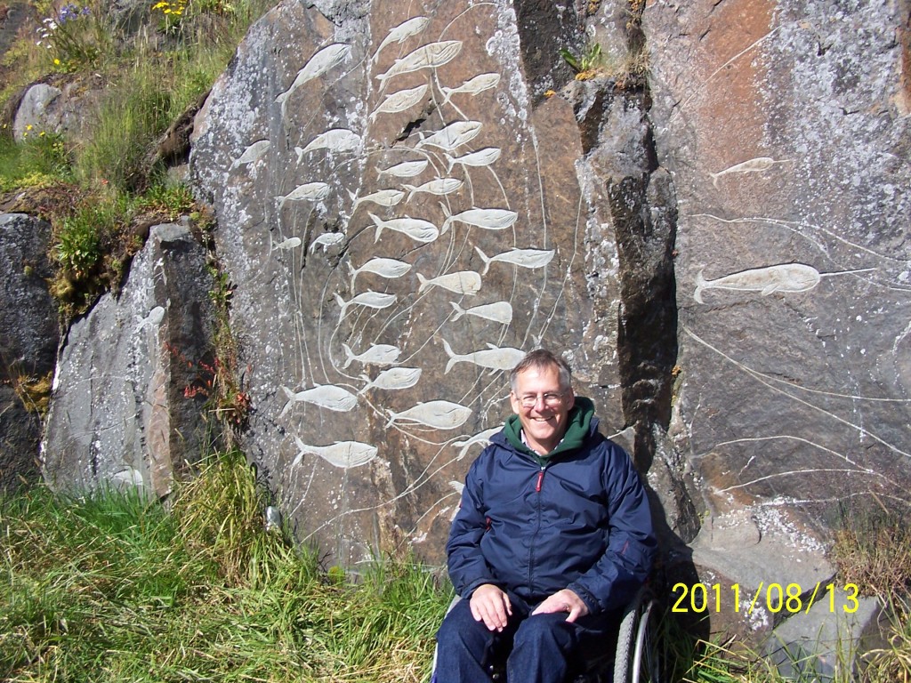 Dale in front of carving